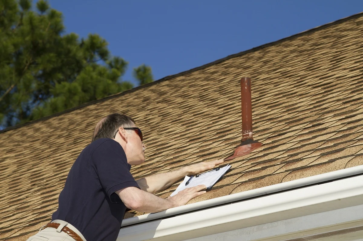 Ремонт крыши деревянного дома – нужен или нет?